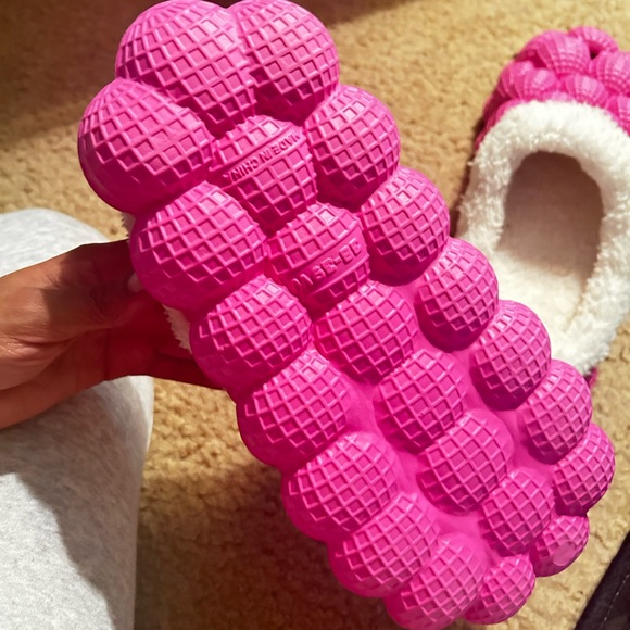 Pink Fur Bubble Slides - Picture 2 of 4
